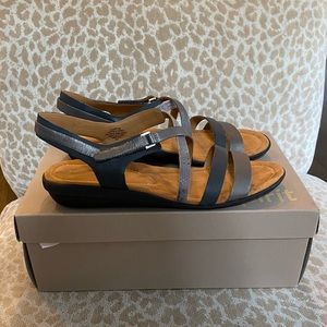 Easy Spirit ‘Esarrow’ Sandals